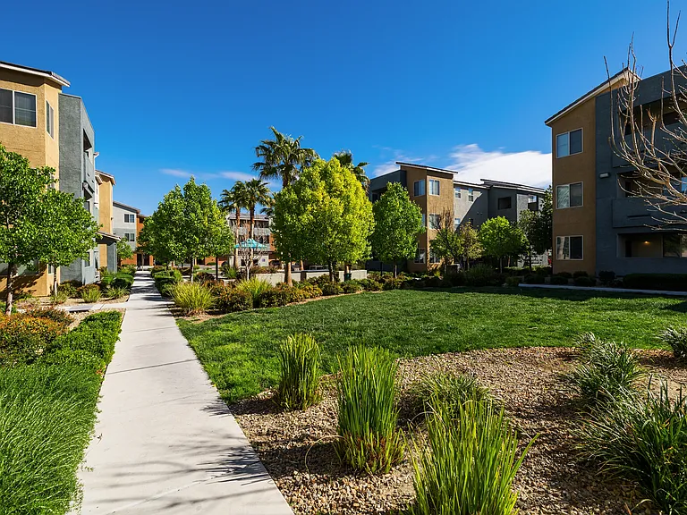 SOLANA APARTMENT HOMES — Photo 33