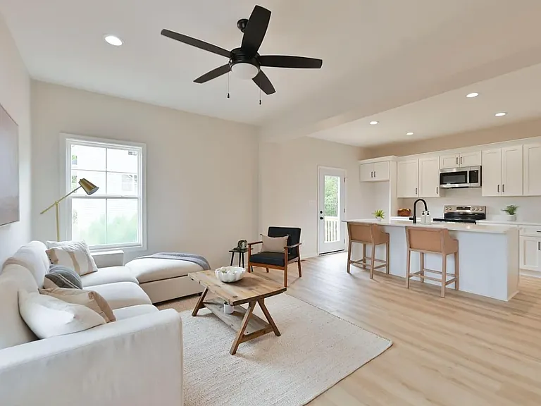 1833 Crockett Rd — Photo 3
