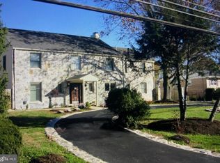 9833 Kentsdale Dr, Potomac, MD 20854