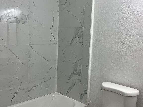 5th image of 2409 Winston Ave APT B