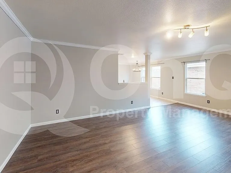 476 Eisenhower Ln — Photo 9