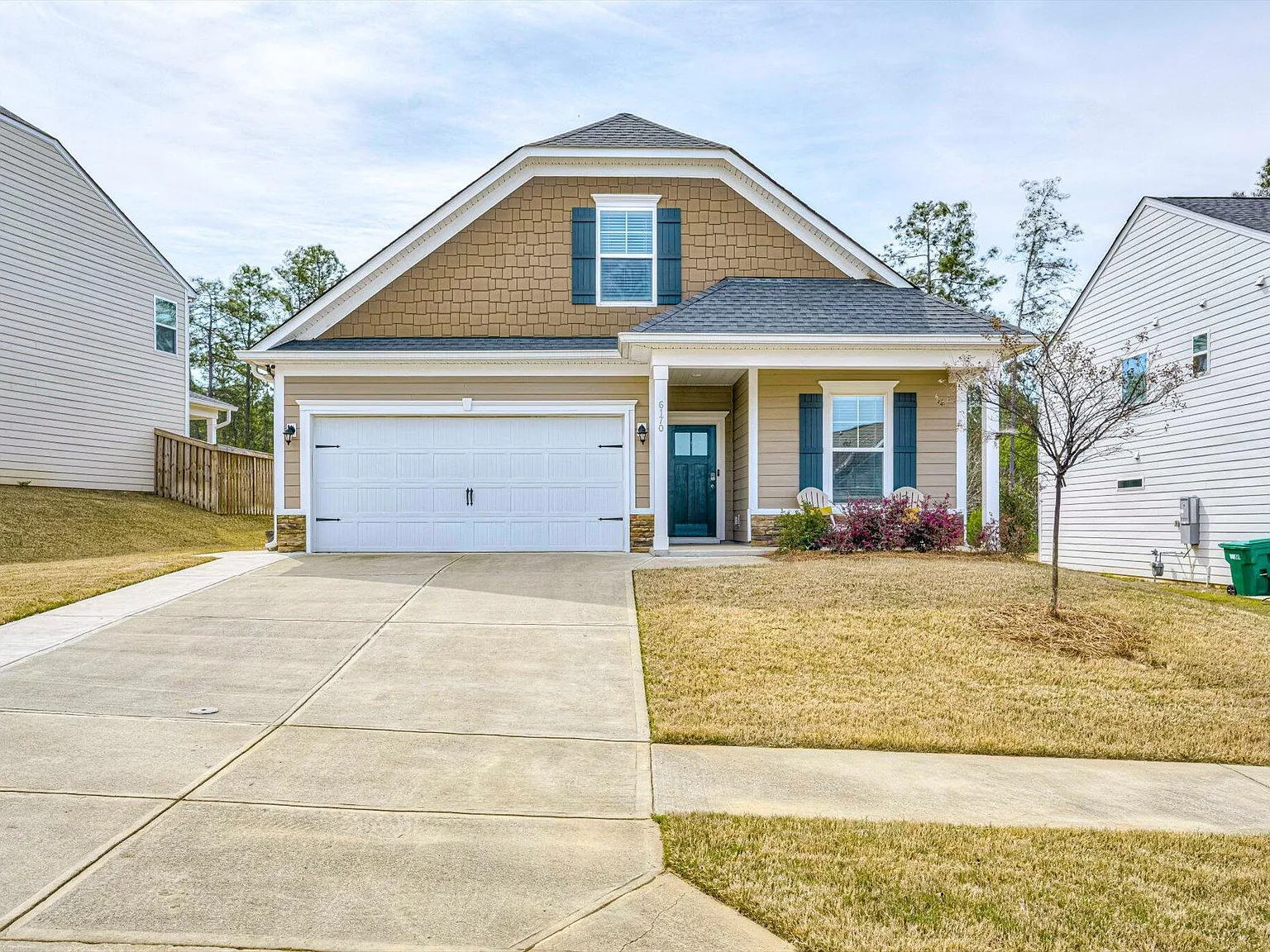 4 bed, 3.0 bath, 2007 sqft, $2,200 — Photo 2
