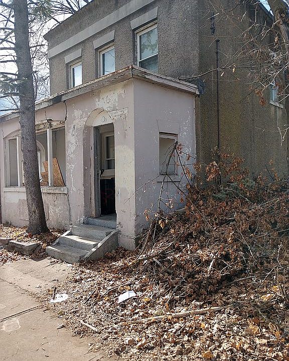 1st image of 285 Robinson Ave