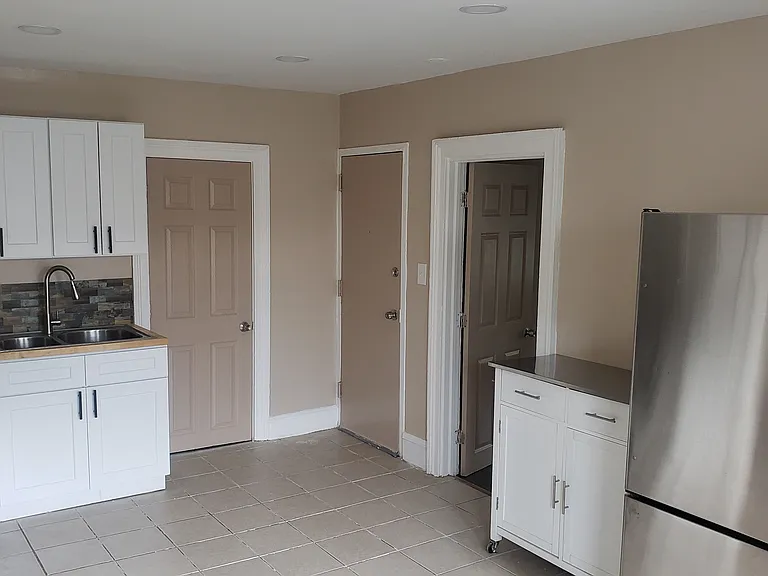 17-19 Mahl Ave #3 — Photo 21