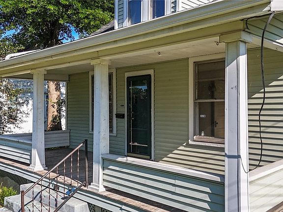 4th image of 207 Kenwood St