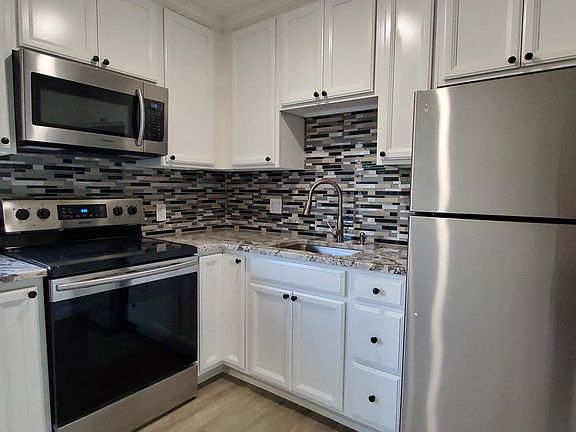 3rd image of 423 Clinton Ave #2