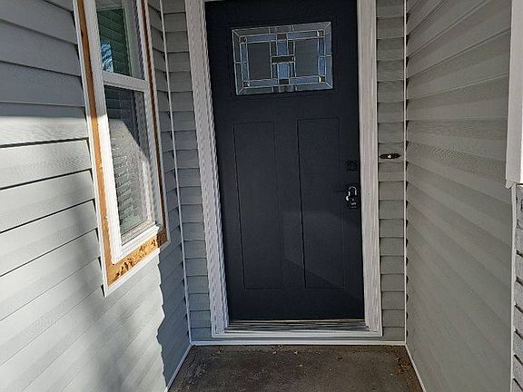 3rd image of 215 Maple Dr