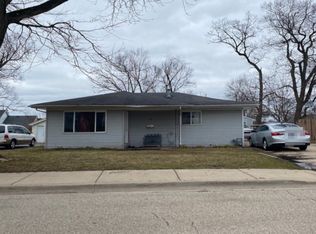 76 Wren Rd, Carpentersville, IL 60110