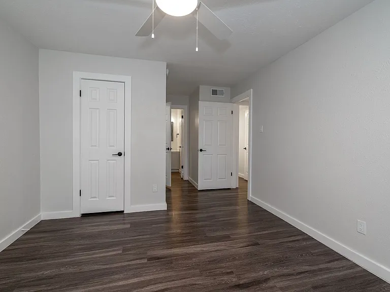 Oakline Apartments — Photo 29