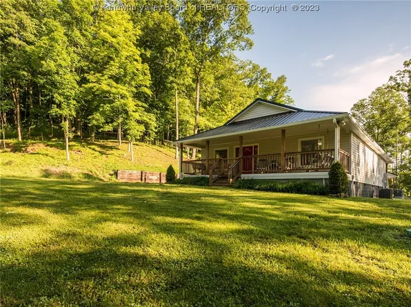 40 Shamber Frst, Hamlin, WV 25523