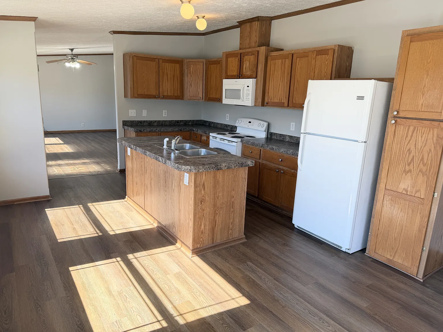 218 Pulliam - 1 — Photo 2