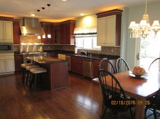 10 Oakridge Rd, Annandale, NJ 08801