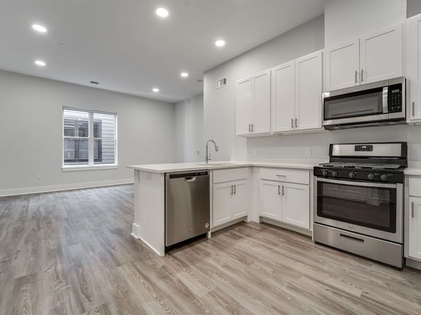 660 Grand St APT 412