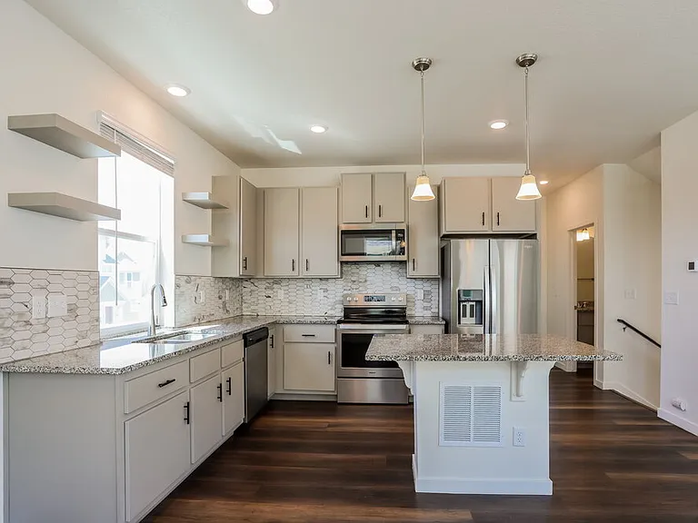 18601 E 47th Pl — Photo 9