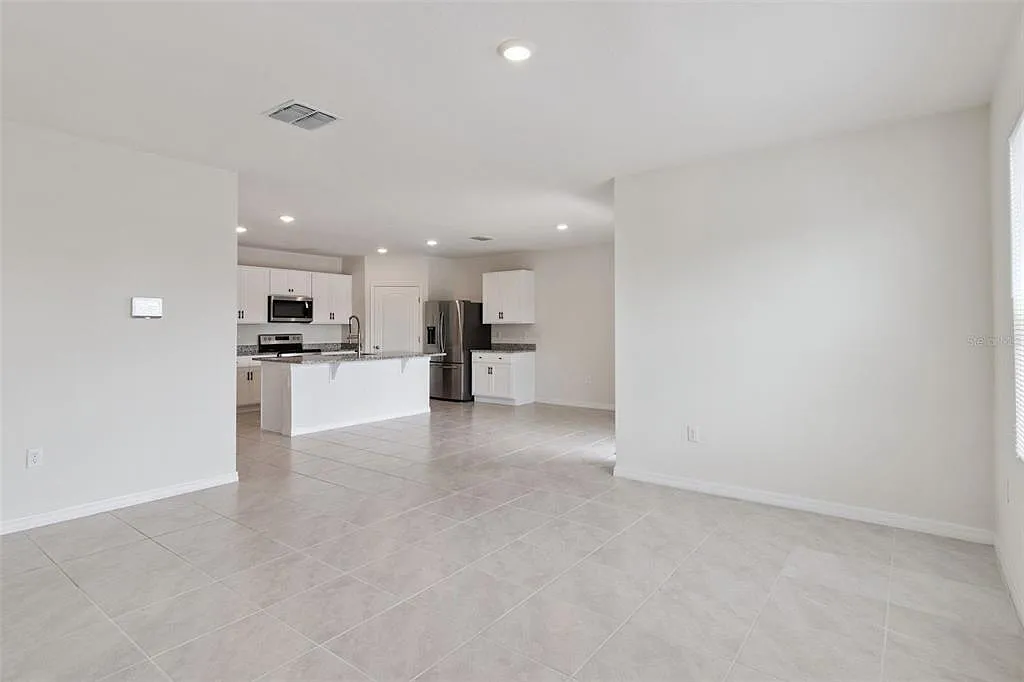 4 bed, 2.0 bath, 1867 sqft, $2,150 — Photo 4