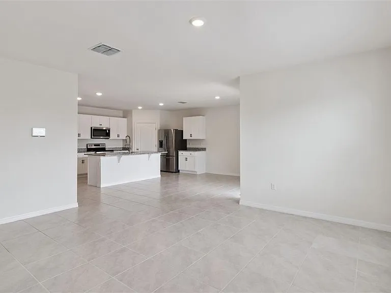 4373 Deleon St — Photo 4