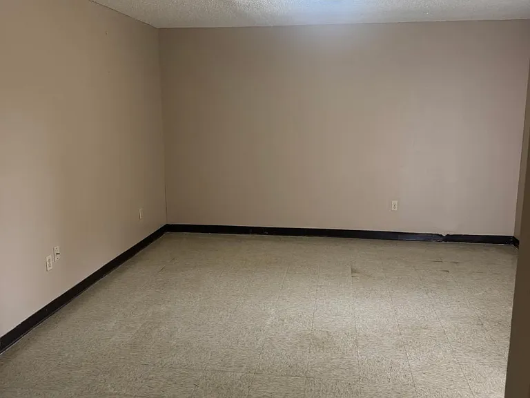 2835 Wingate St — Photo 5