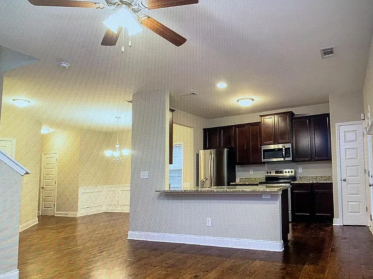 517 Kirkland Dr — Photo 5