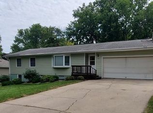 435 1st St, Windom, MN 56101