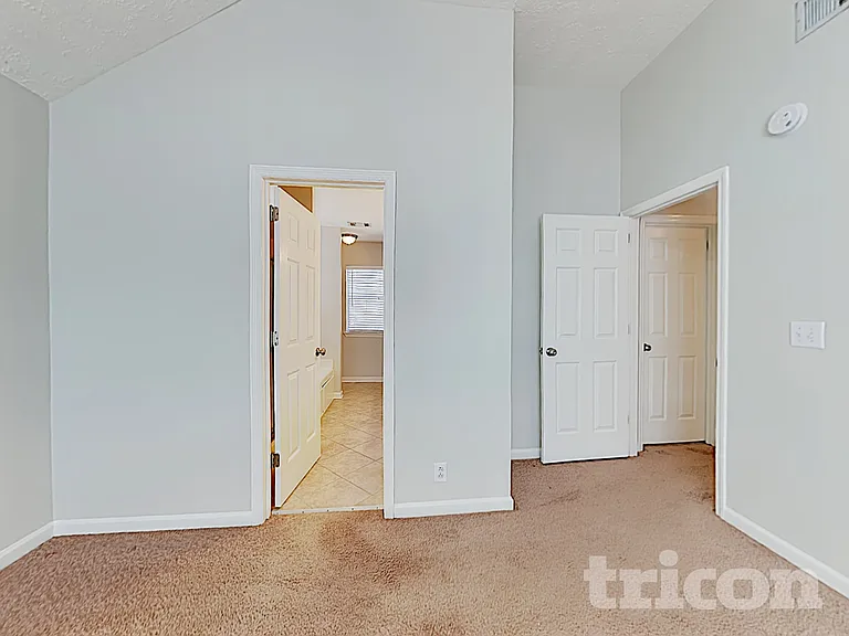 429 Essex Park Cir — Photo 6