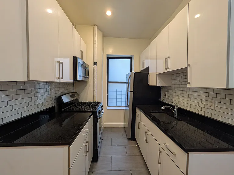 533 W 158th St #32 — Photo 8