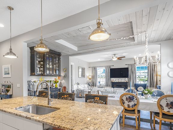 Light, bright open floor plan - great for entertaining