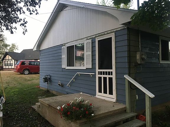 3rd image of 5563 Lake Shore Dr