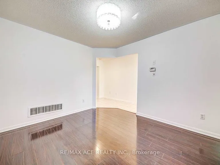 35 Pitchpine Dr — Photo 7