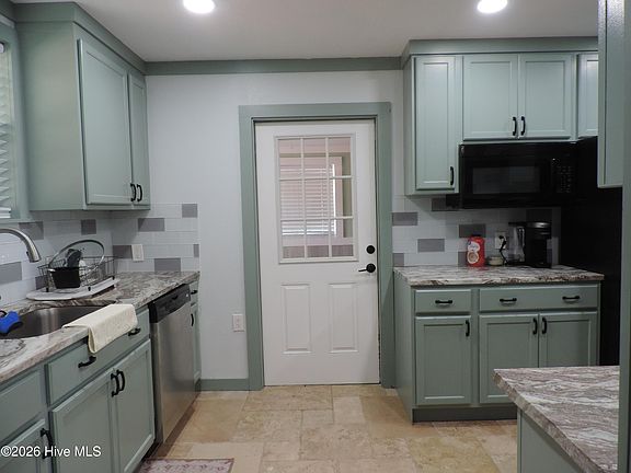 4th image of 423 Greenfield Road