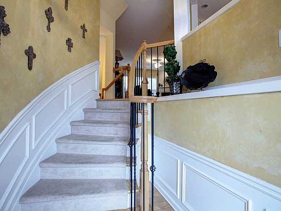 3rd image of 2461 Bridlewood Dr SE