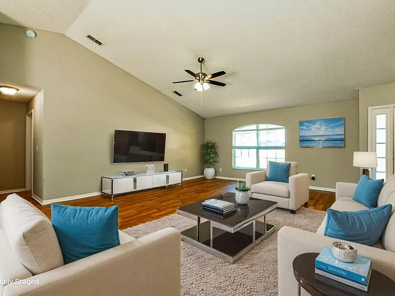 1320 Rain Forest Ln — Photo 3
