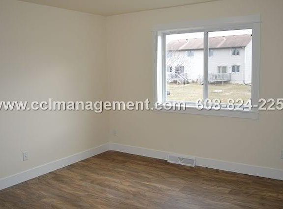 5th image of 660 S Burr Oak Ave