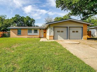 2428 Cloverdale St, Arlington, TX 76010