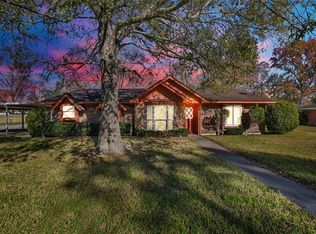906 N Winfree St, Dayton, TX 77535