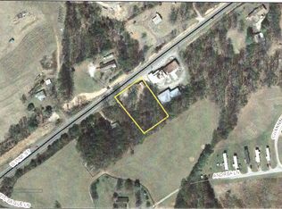 3823 W Pine St, Mount Airy, NC 27030