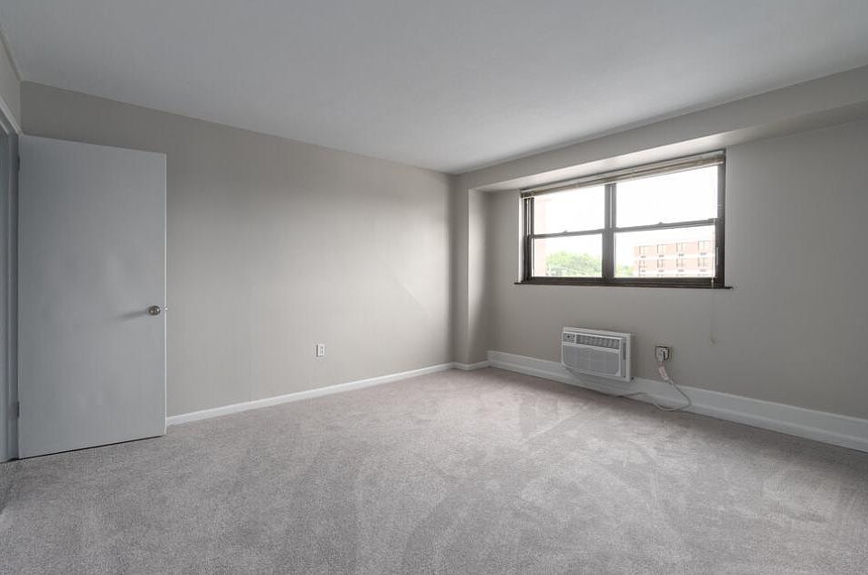 Courtside Square Apartments and Suites 570 W Dekalb Pike King Of