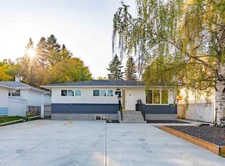 28 E Henefer Rd SW, Calgary, AB T2V3B4