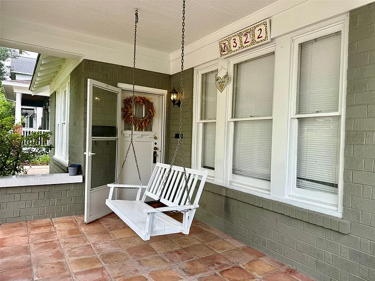 1322 Harvard St — Photo 2