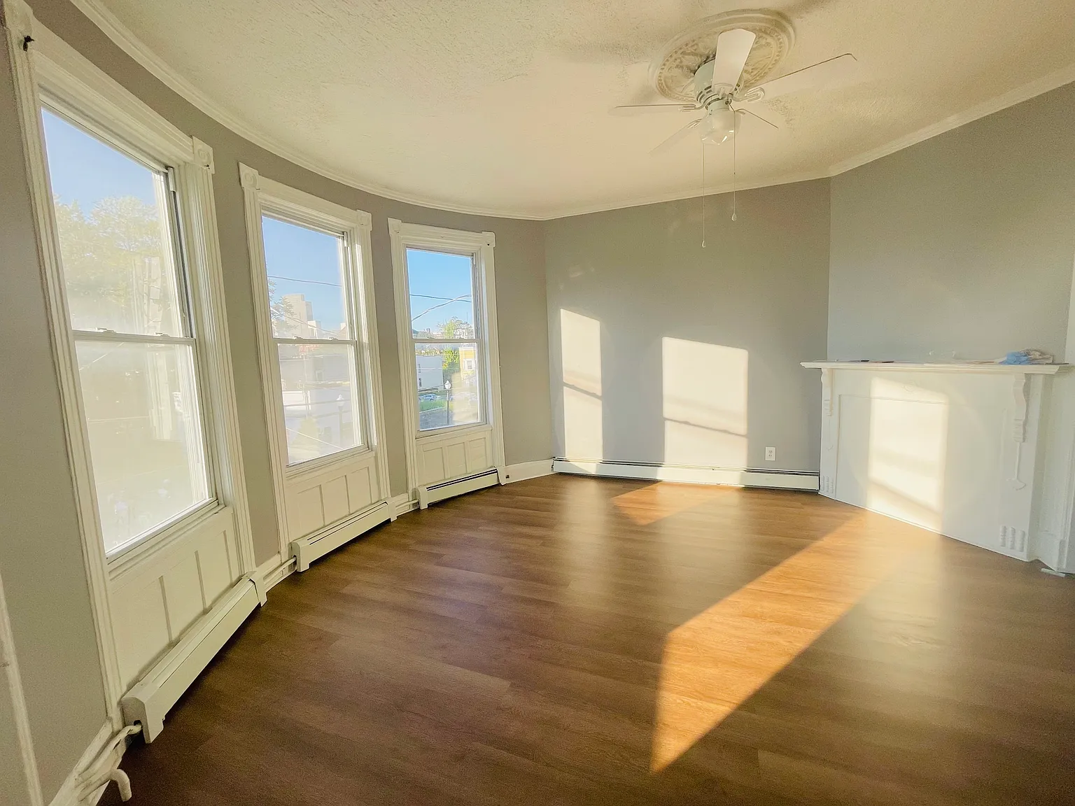 3 bed, 1390 sqft, $1,850 — Photo 2