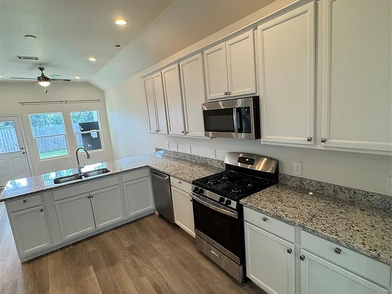 17706 Cedar Crest Dr — Photo 4