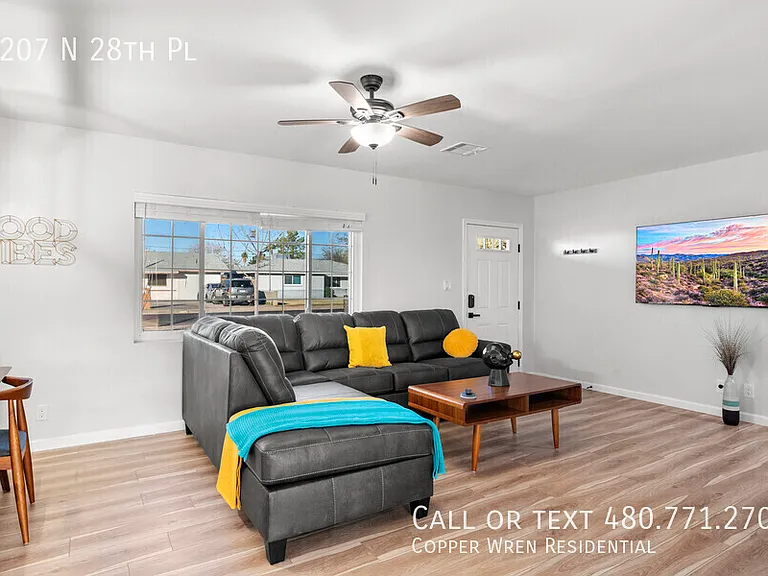 2207 N 28th Pl — Photo 4