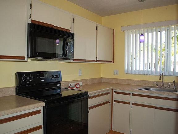 4th image of 1373 Fargo Dr