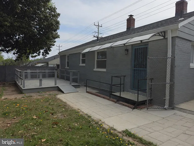 220 University Blvd E — Photo 24