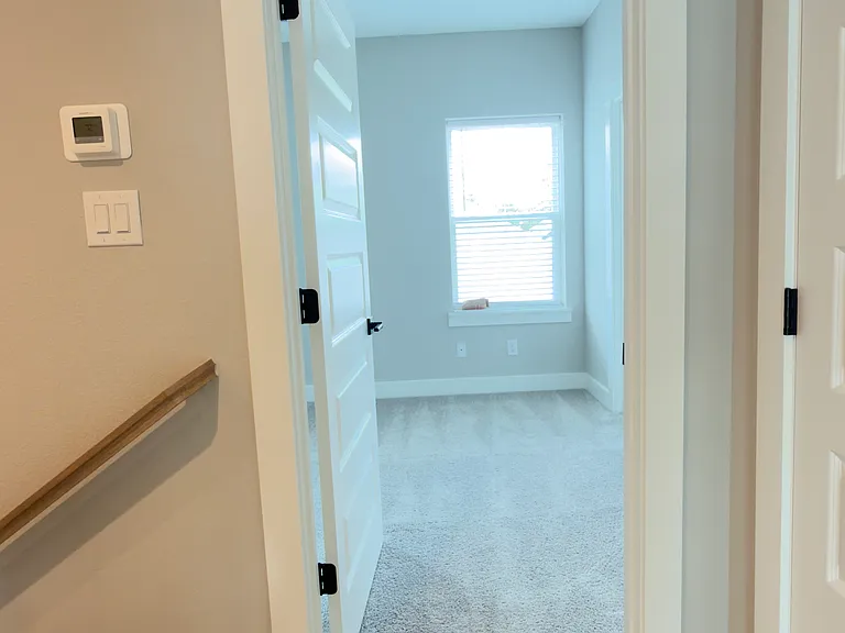 812 Thornton Rd — Photo 9