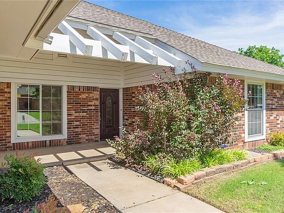 4th image of 10613 W Country Dr