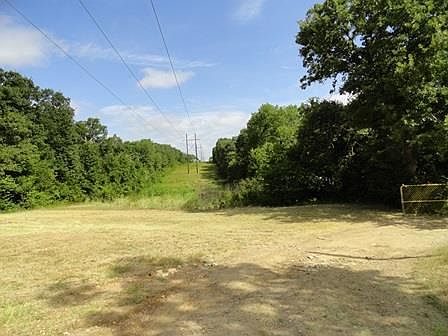 2nd image of 600 Oak Hill Dr