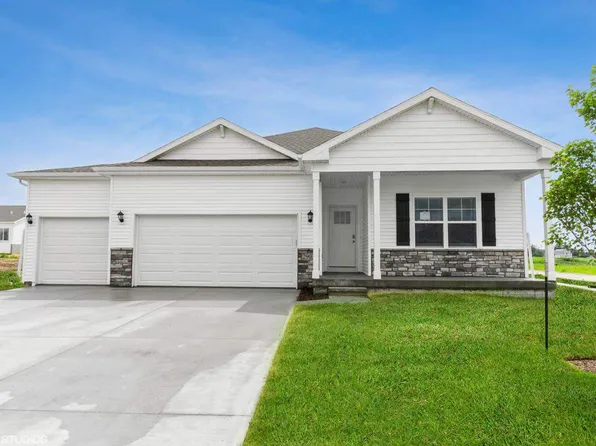 2894 Meadow Ct, Hiawatha, IA 52233