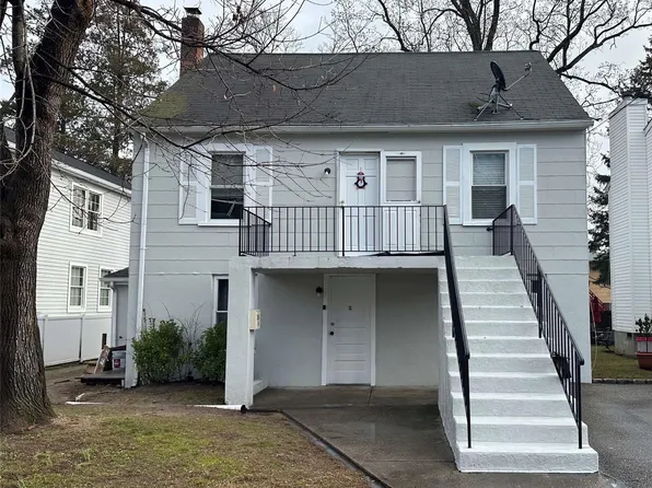 26 Kirkwood Road, Port Washington, NY 11050