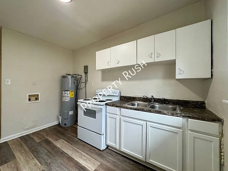 3605 Dorris St — Photo 7