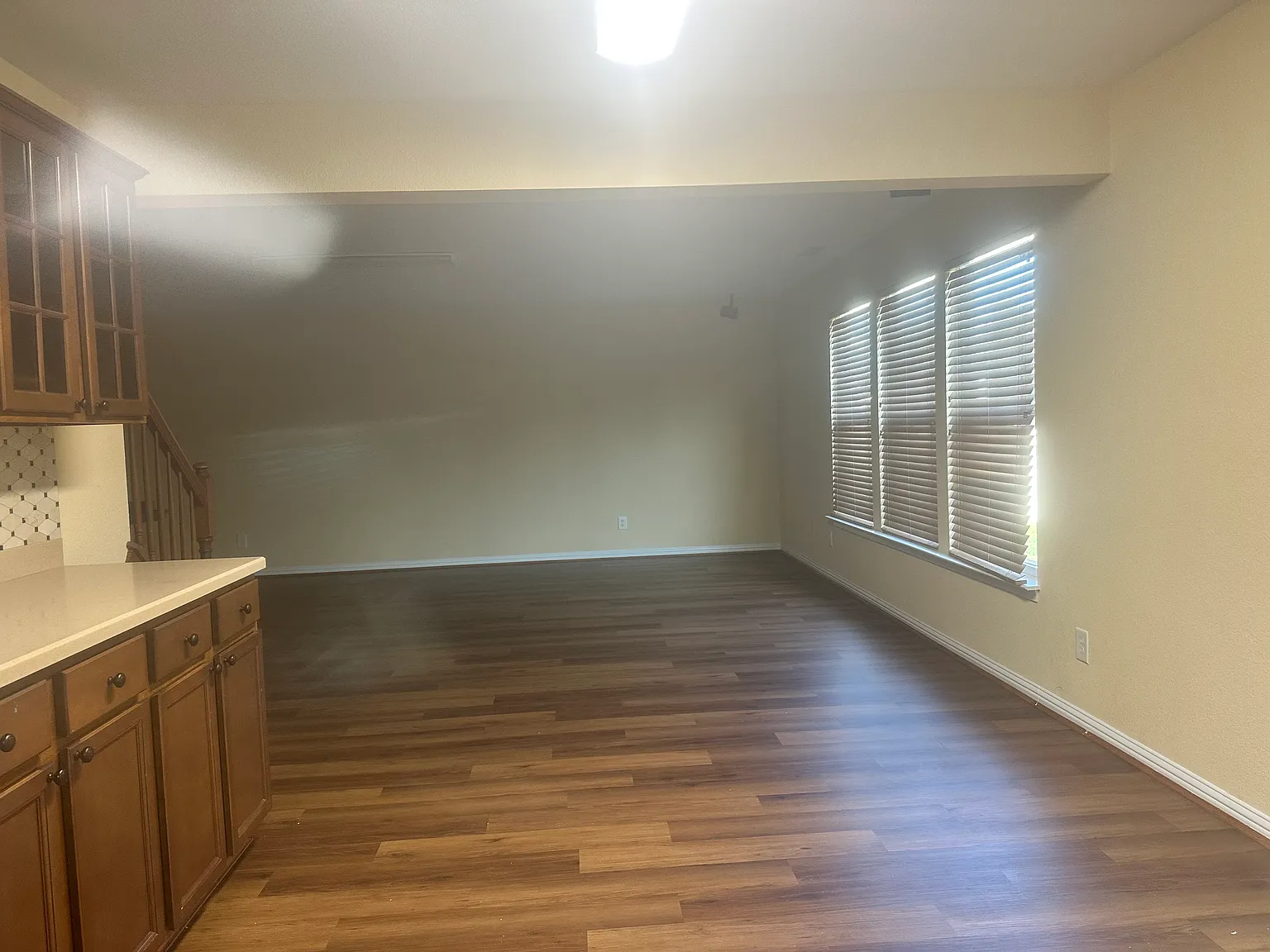 4 bed, 2.5 bath, 3026 sqft, $2,400 — Photo 4